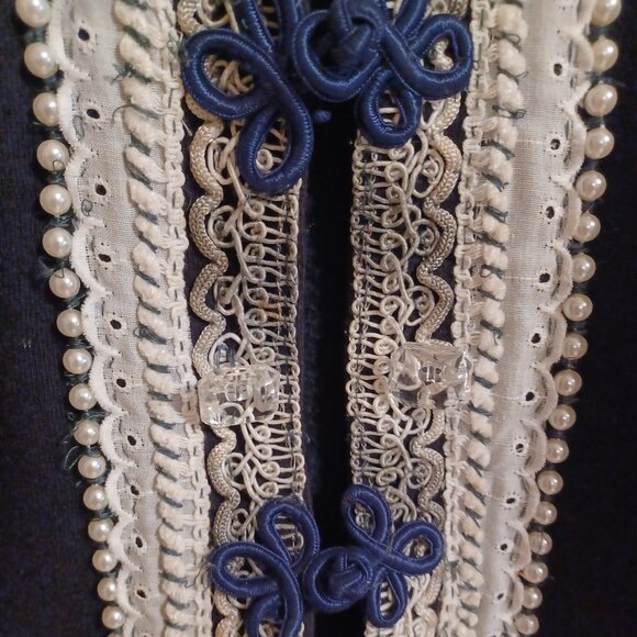 From Drab to Fab -  Hoodie/ Sleeveless Vest/Front open w/ Frogs - Picture 3 of 5